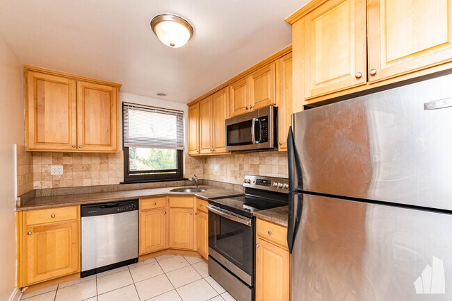 7320 N Ridge Blvd unit 20.5-1E, Chicago, IL 60645 - photo 3