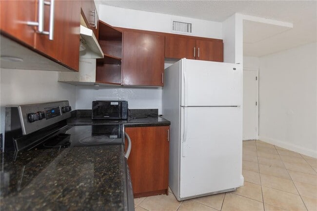 4415 Treehouse Ln, Tamarac, FL 33319 - photo 7