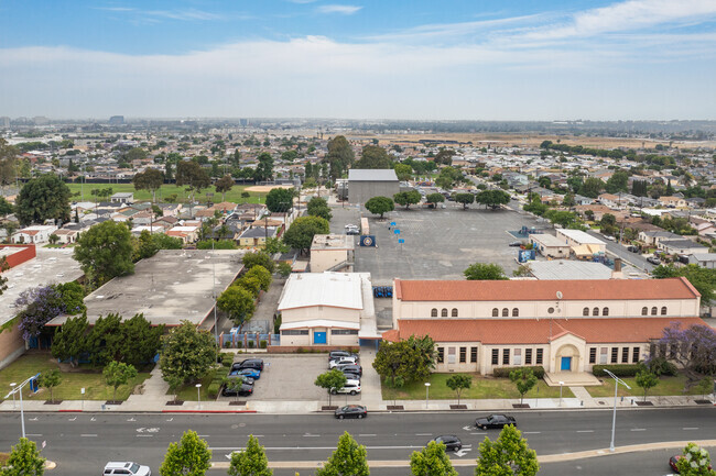 Carson Street Elementary School
has overall B+ grade from Niche.