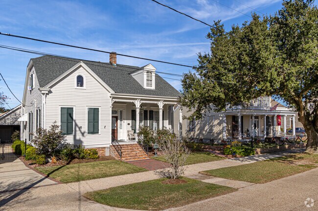 Large homes are popular in Donaldsonville.