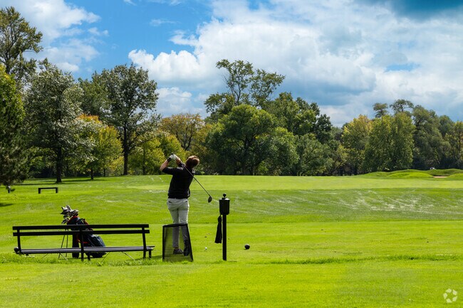 Ravisloe Country Club features an 18-hole golf course, a restaurant, and a driving range.