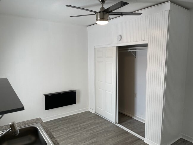 7193 17th Way N unit Studio, Saint Petersburg, FL 33702 - photo 6