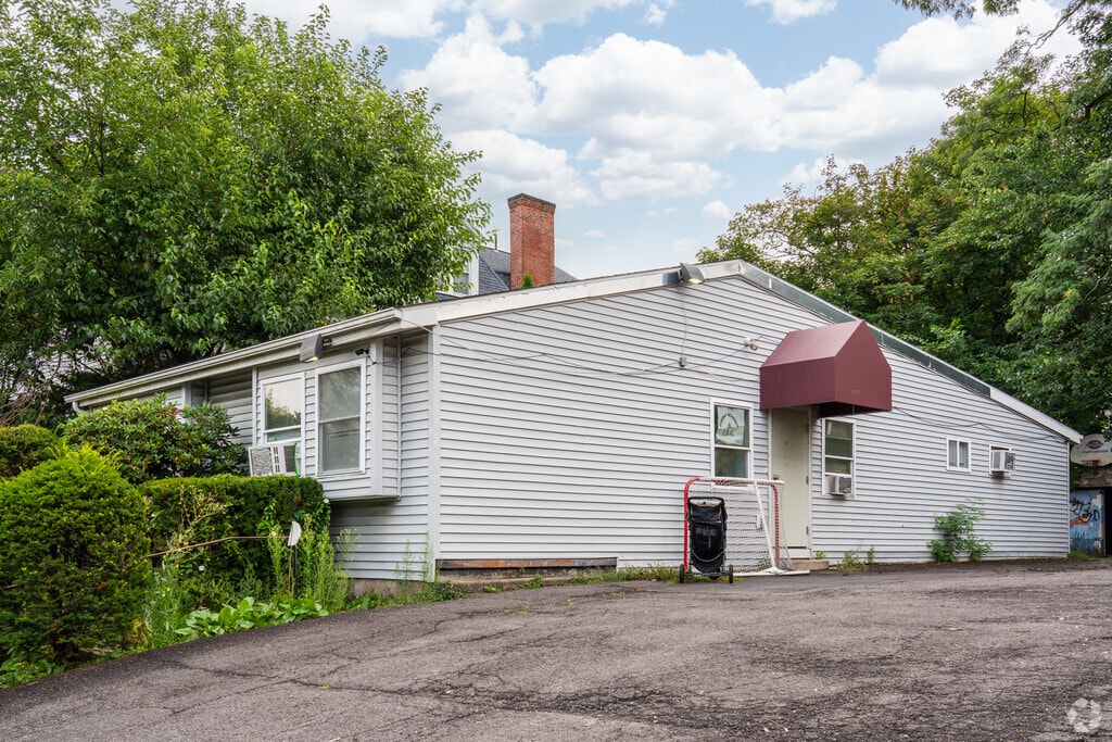 Bnos Yisroel Girls High School serves 7 students.