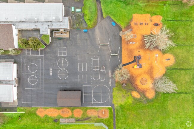 Adams Elementary School has outdoor courts for students to plan on in Eugene.