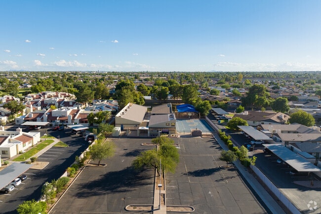 Emmanuel Lutheran School has plenty of parking spots for families in West Tempe.