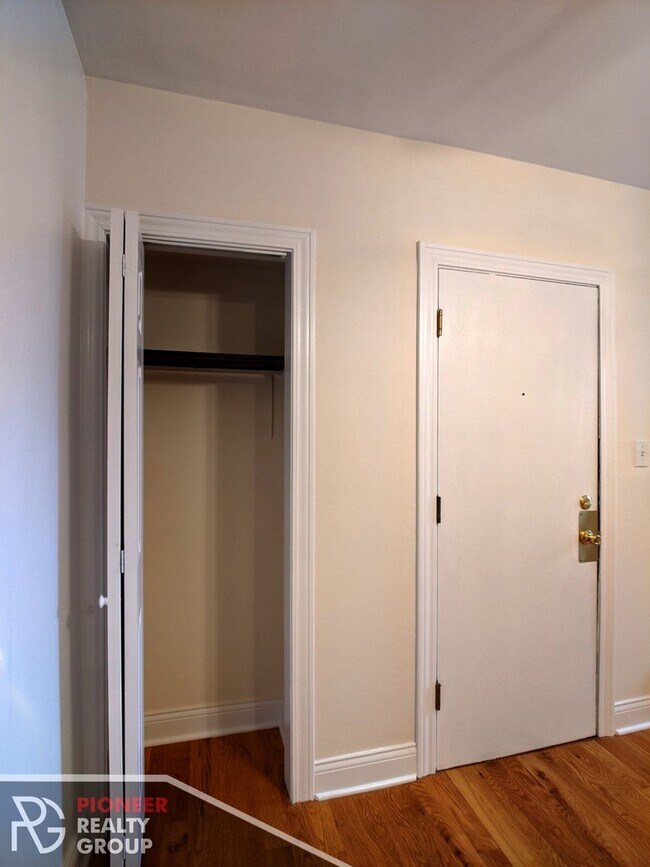 811 W Cornelia Ave unit 3, Chicago, IL 60657 - photo 4