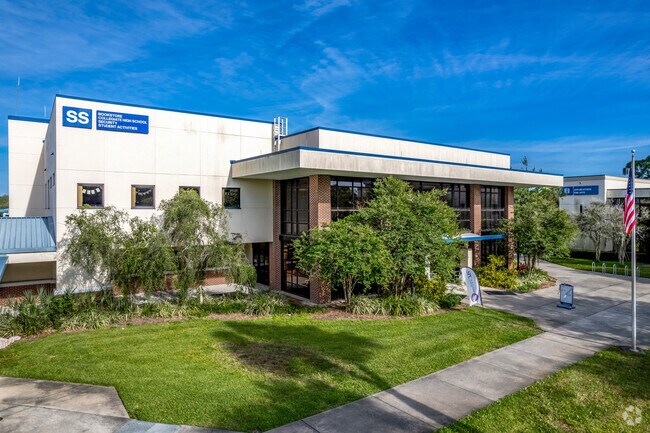 St. Petersburg Collegiate high school  is a public charter school.