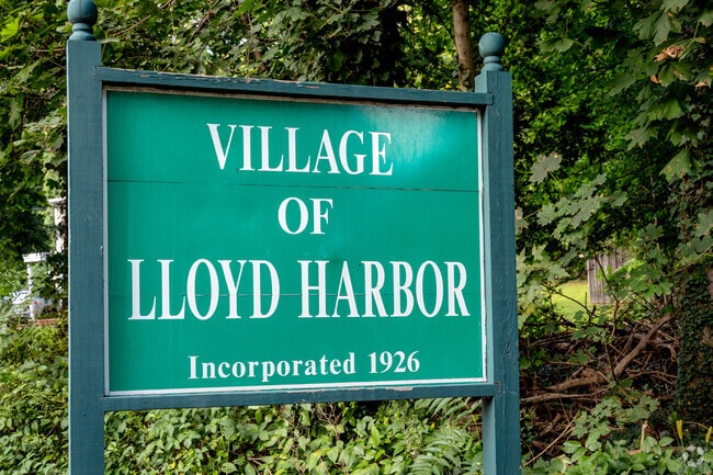 Welcome to Lloyd Harbor, located on the north shore of Long Island.