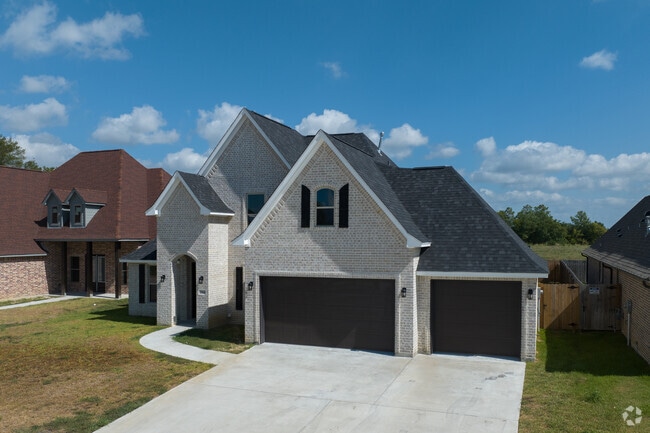In Safe Sommerset, new construction homes reflect the vibrant growth of the neighborhood.