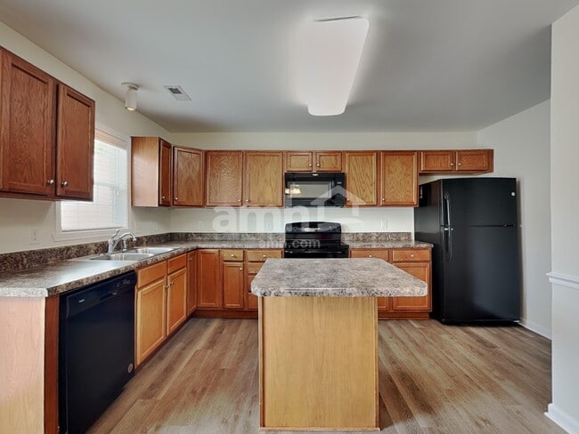 4019 Tarrant Trace Cir, High Point, NC 27265 - photo 3