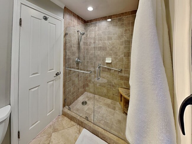 3999 Crown Point Dr unit 31, San Diego, CA 92109 - photo 7