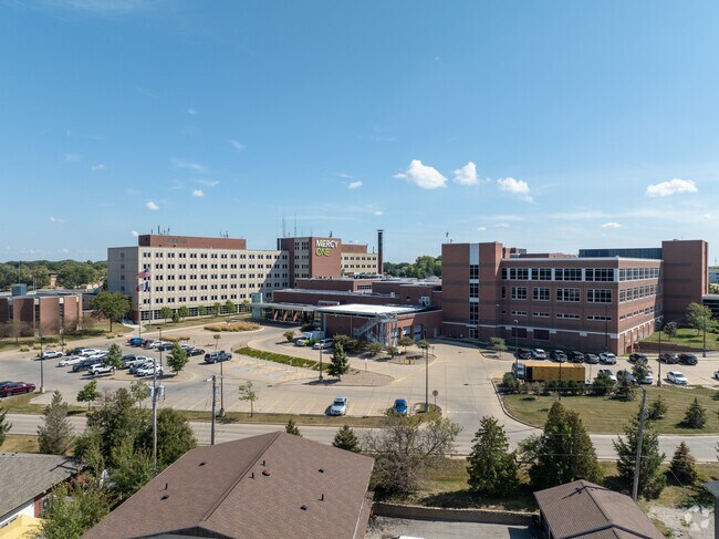 Mercy One Waterloo Medical Center is just 2 miles from the Neighbors Who Care community.