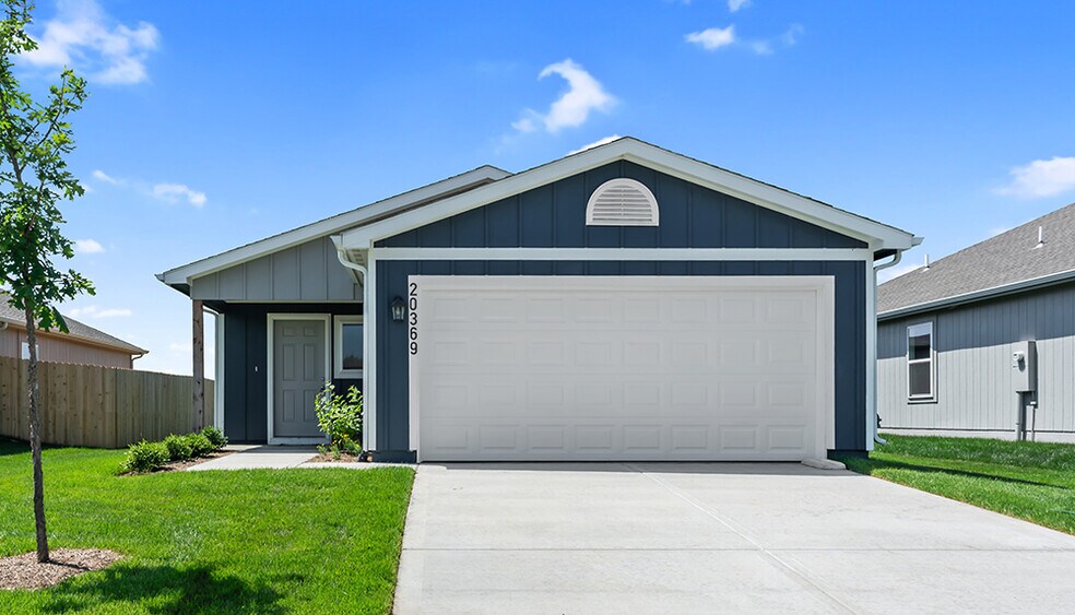 20369 W 194th St, Spring Hill, KS 66083 - photo 1