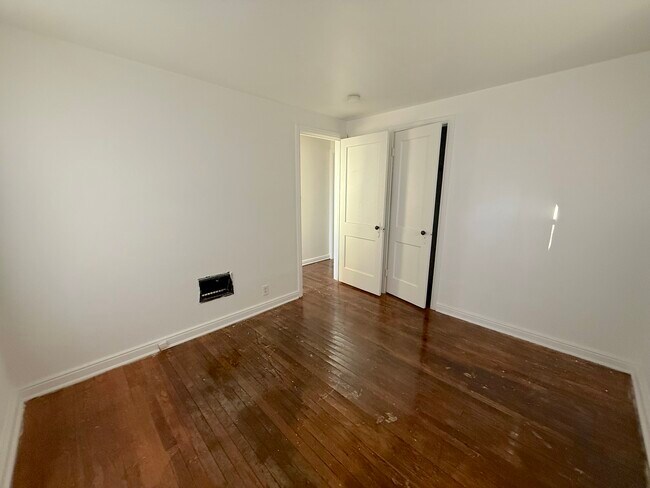 443 N Prospect St unit downstairs, Marion, OH 43302 - photo 6