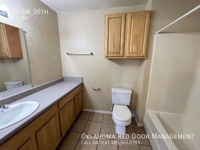 810 SW 36th St, Moore, OK 73160 - photo 7