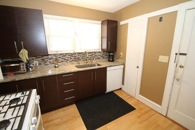 2639 N 61st St unit 2641, Milwaukee, WI 53213 - photo 2