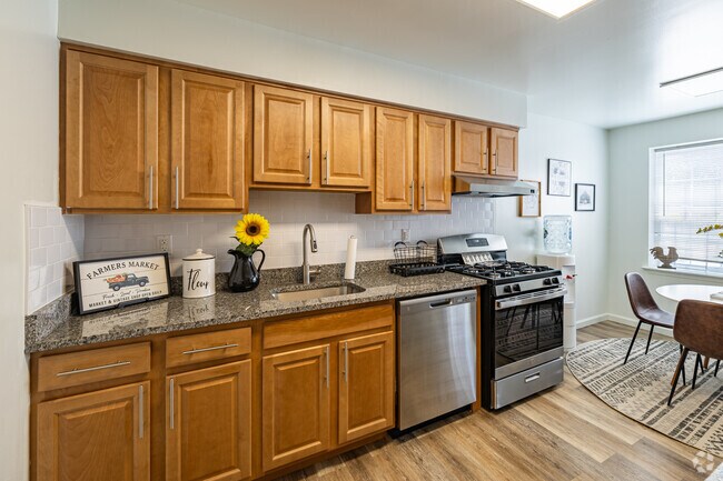 Gill Lane, Iselin, NJ 08830 - photo 6