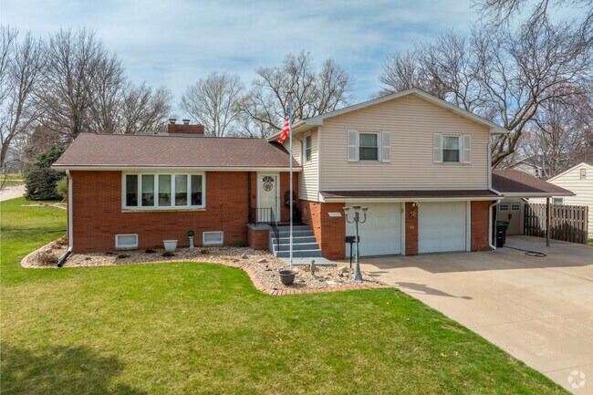 Mid-centruy multi-level homes are scattered throughout Disney.