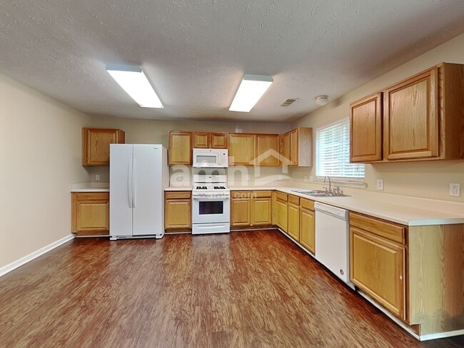 574 Leaflet Ives Dr, Lawrenceville, GA 30045 - photo 3