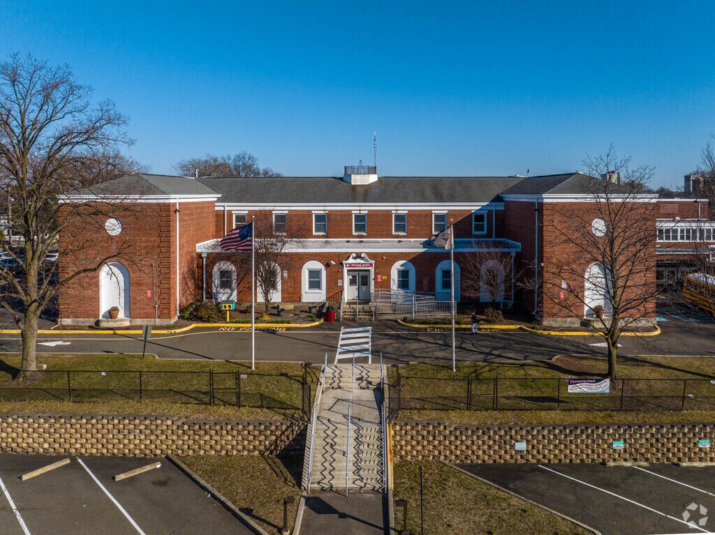 592 Maywood Ave, Maywood, NJ 07607