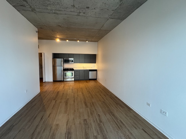 1601 W Division St, Chicago, IL 60622 - photo 2