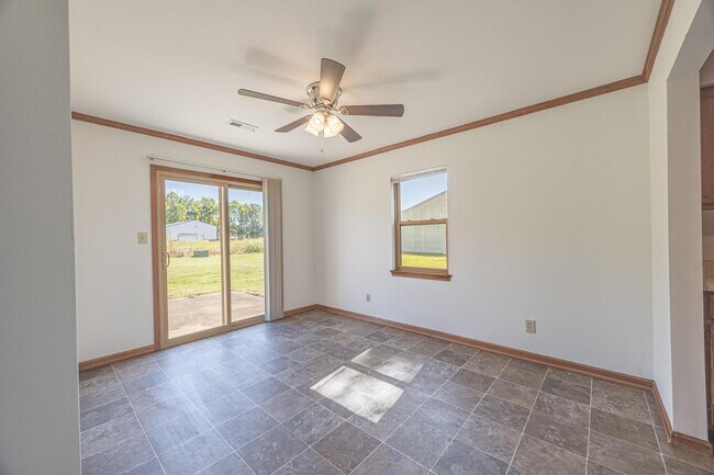 10896 Oak Blvd, Lawrenceville, IL 62439 - photo 7