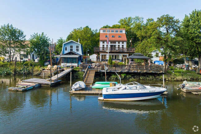 A peaceful morning by the lake in Prospect Park.