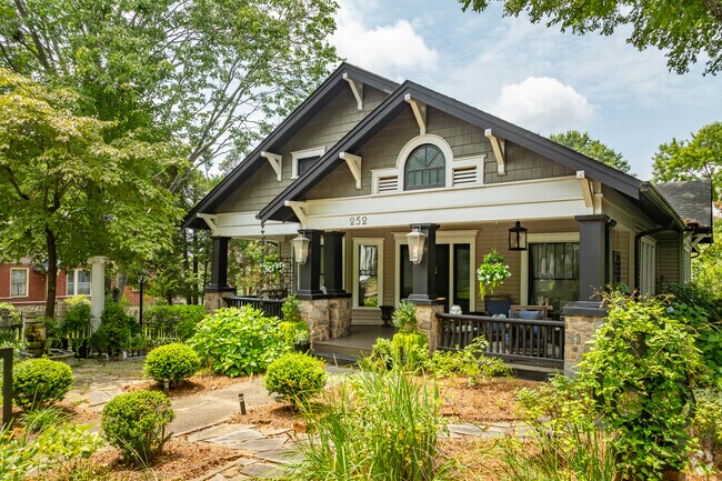 Kenworth is home to some of the most beautiful American craftsman bungalow homes in the city.