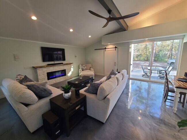 372 Plum St, Bastrop, TX 78602 - photo 7