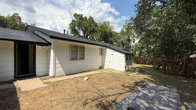 1802 E University Ave, Georgetown, TX 78626 - photo 2