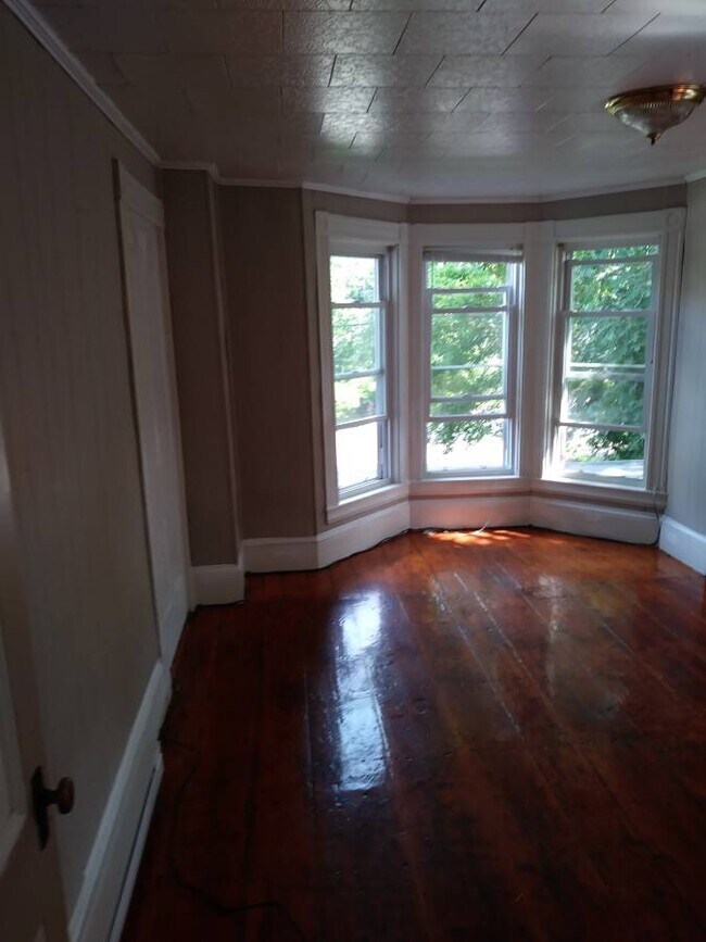 21 Pleasant St unit 2, Upton, MA 01568 - photo 4