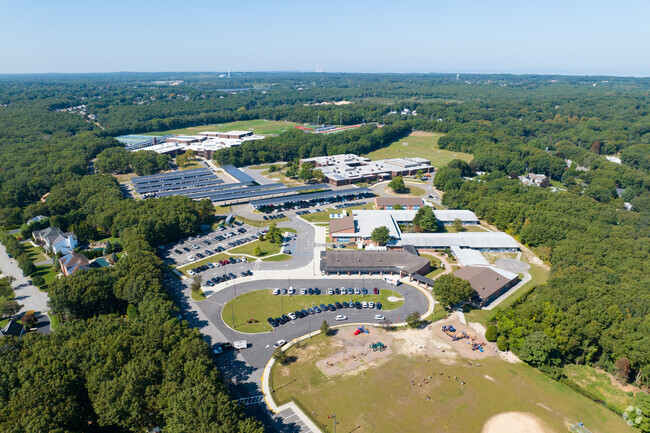 NID 537910 Accompsett Elementary  is just next to Accompsett Middle and Smithtown West High.