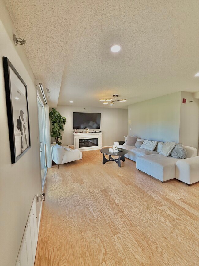 94 Tennis Plaza Rd Unit 1, Dracut, MA 01826