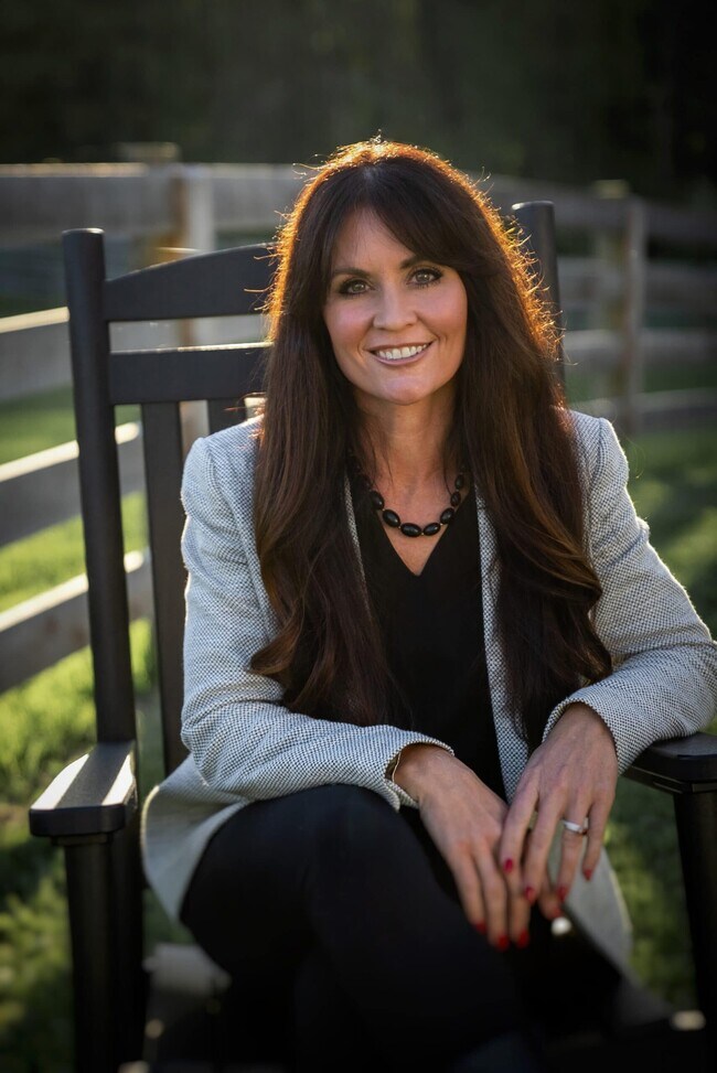 Kelly Forman Roberto