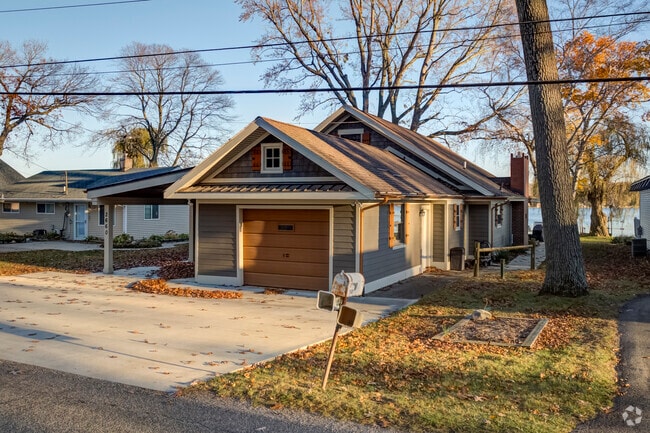 Bungalow-style homes give Vineyard Lake its warmth and charm.