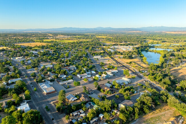 Old historic downtown Cottonwood sits between the interstate and the railroad tracks.