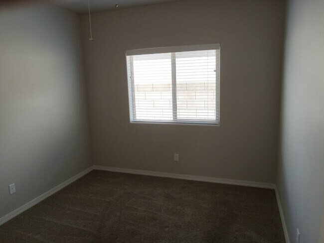 3570 N Kenneth Rd, Kingman, AZ 86409 - photo 4