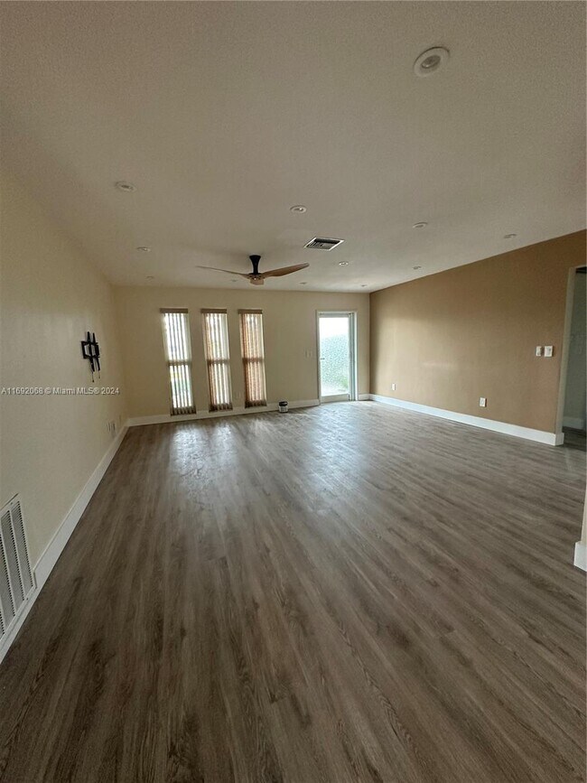 407 SE 4th Terrace unit 407, Dania, FL 33004 - photo 5