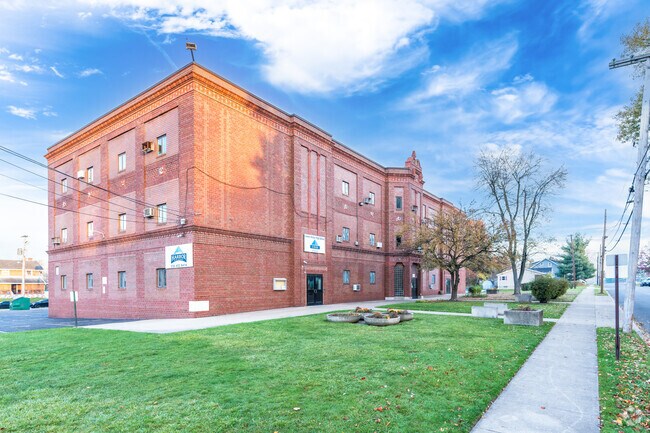 Canton Harbor High School is a public charter school with a student to teacher ratio of 10-1.