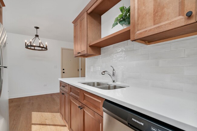 515 Pasadena Ave unit 1S, Crest Hill, IL 60403 - photo 5