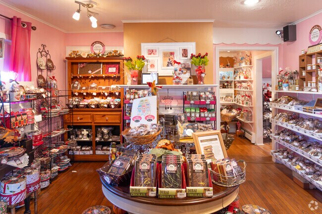 Pink House Chocolates serves homemade sweets and hand-scooped ice cream in Union Township.