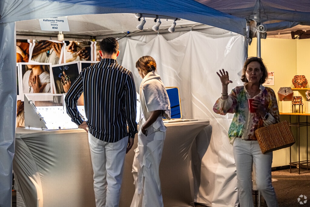 911 E 75th St, Kansas City, MO 64131