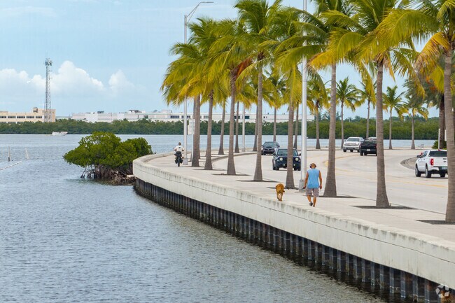 US 1 Road is peacefully leading out the way from Key West and connecting the islands.