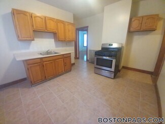 125 Capen St Unit 1, Boston, MA 02124