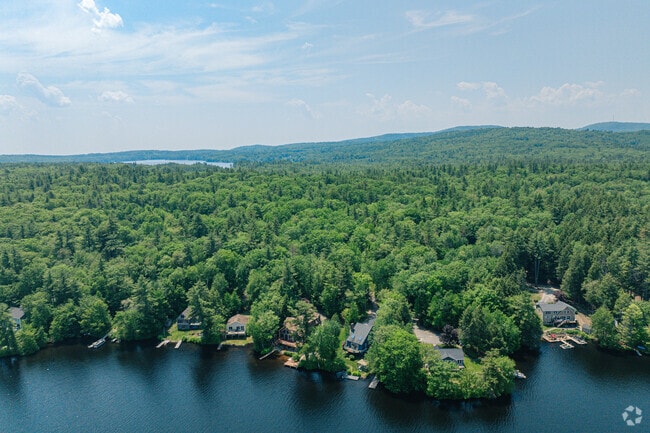 Northwood Lake sits just north of Deerfield, giving residents a beautiful waterfront backdrop.