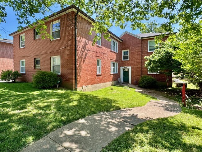 420 S Hanley Rd unit 1W, Saint Louis, MO 63105 - photo 2