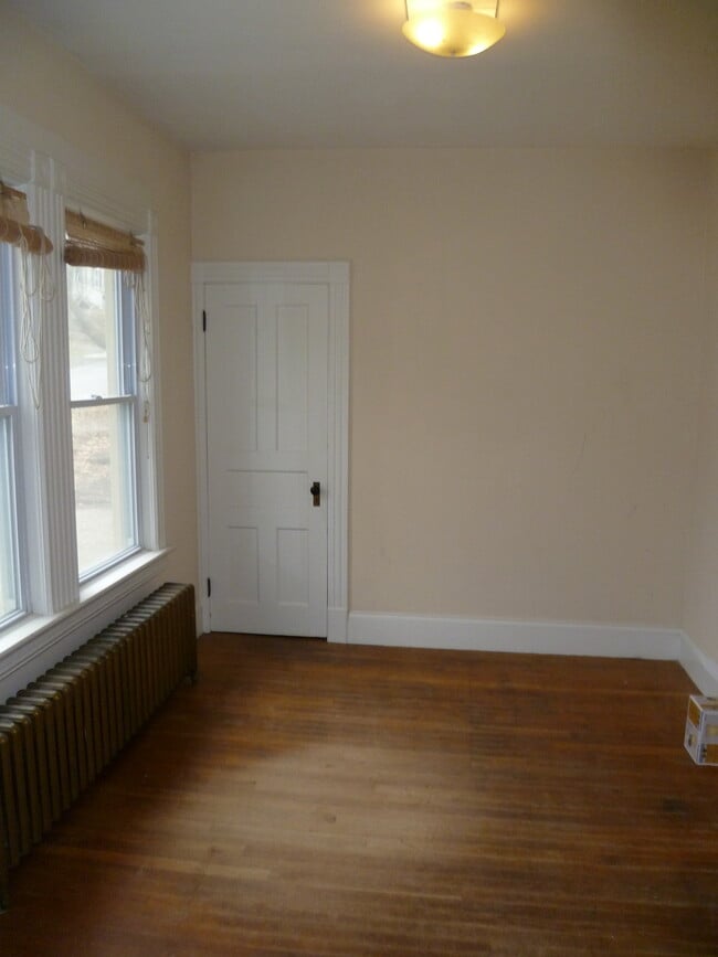 129 Grandview St, Bennington, VT 05201 - photo 4
