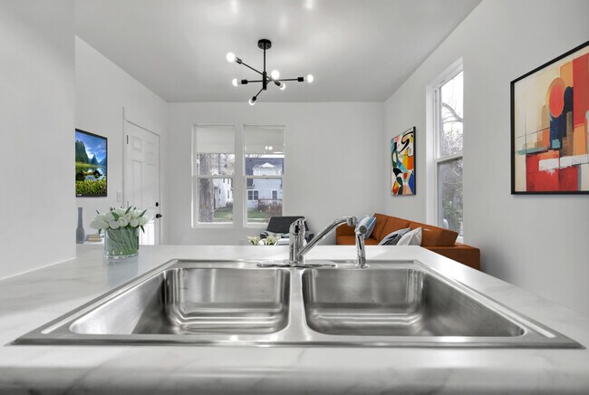 624 W Lapeer St unit 3, Lansing, MI 48933 - photo 7