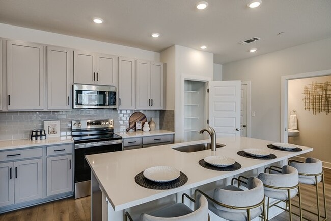 517 Emory Crossing Blvd, Hutto, TX 78634 - photo 3