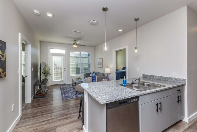 2746 Central Pkwy unit FL3-ID1261723P, Cincinnati, OH 45214 - photo 2